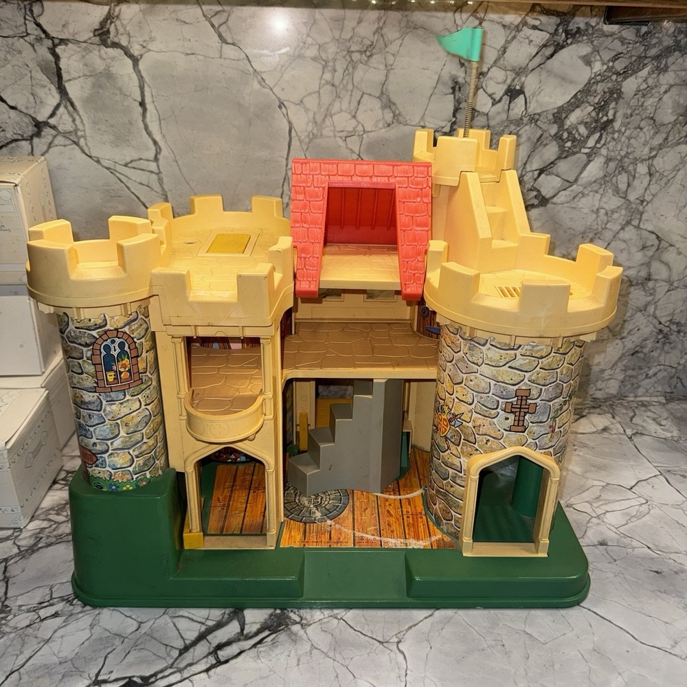 Fisher Price 1974 Vintage Play Family Castle Little People #993